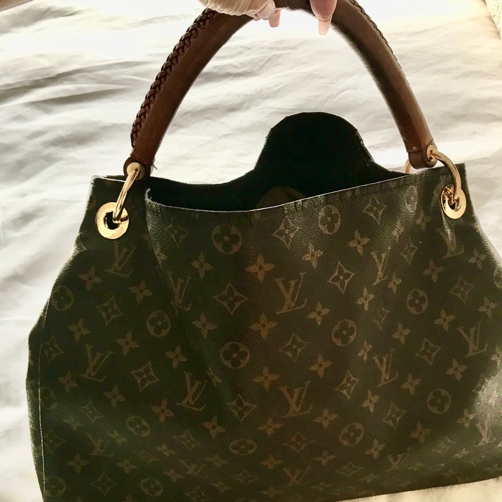 LOUIS VUITTON BAG